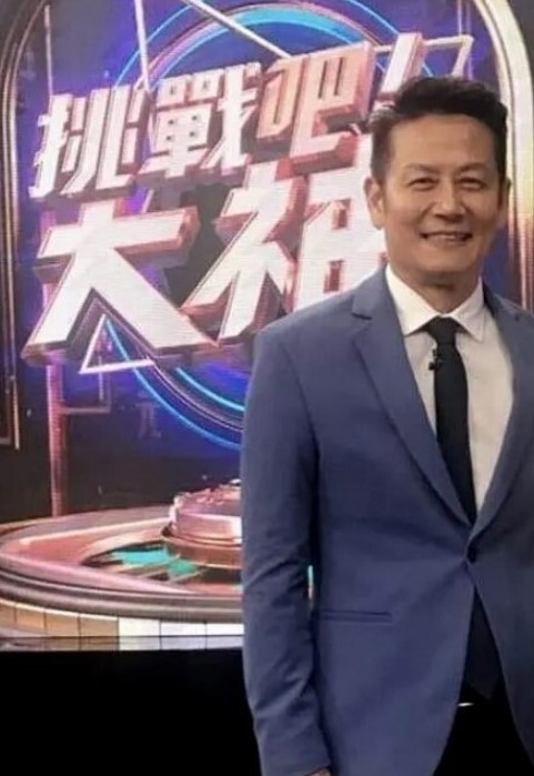 按摩店4P月黑风高来冒险两个女客户同时按摩4P啪啪推胸揉穴脱下裤子按摩床上操姿势多花样多抬起双腿侧入抽插猛操 - DnaAV